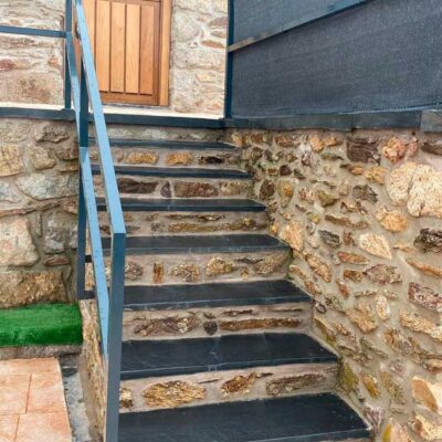 Escalera de pizarra tradicional.